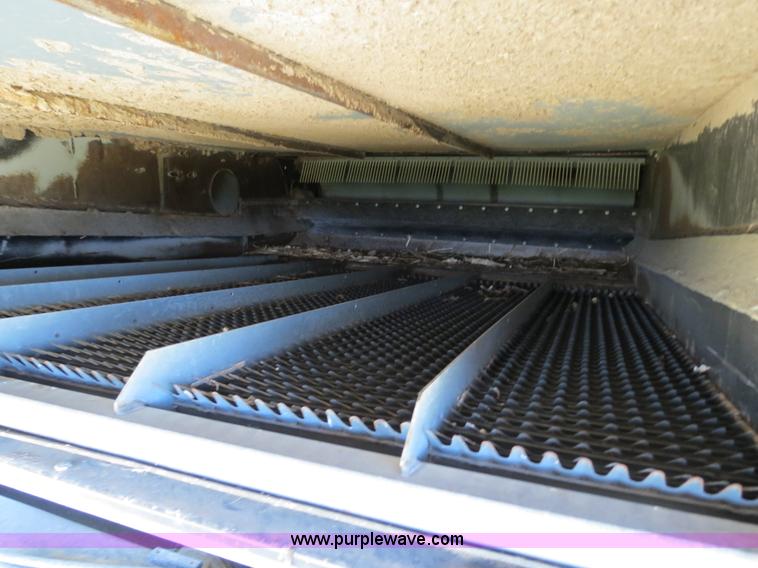 image for item A8589 1999 Gleaner R72 combine