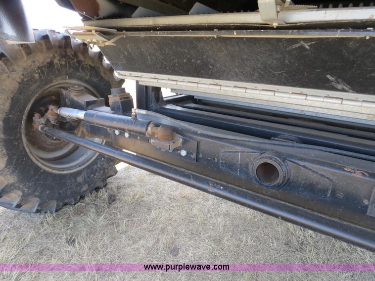 image for item A8589 1999 Gleaner R72 combine