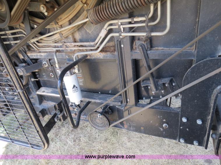 image for item A8589 1999 Gleaner R72 combine