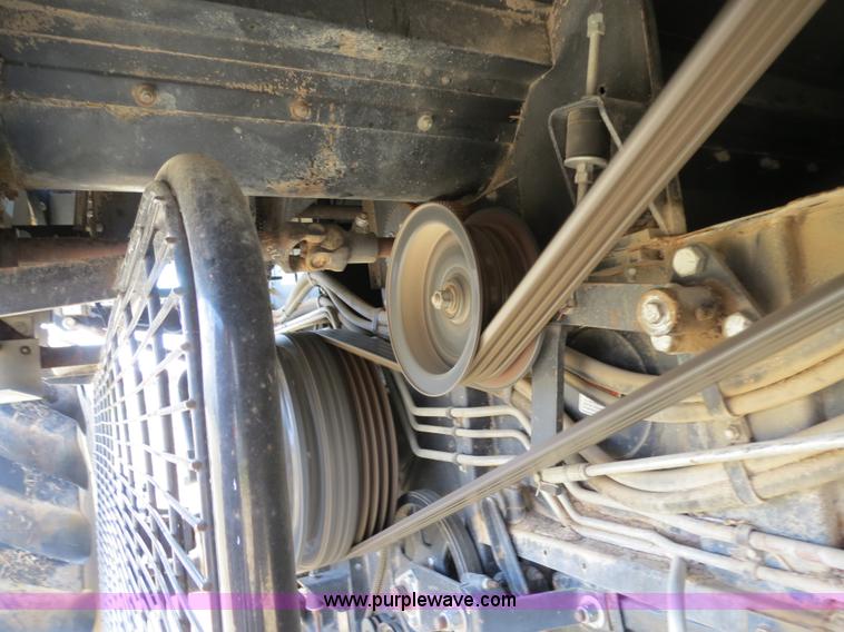 image for item A8589 1999 Gleaner R72 combine