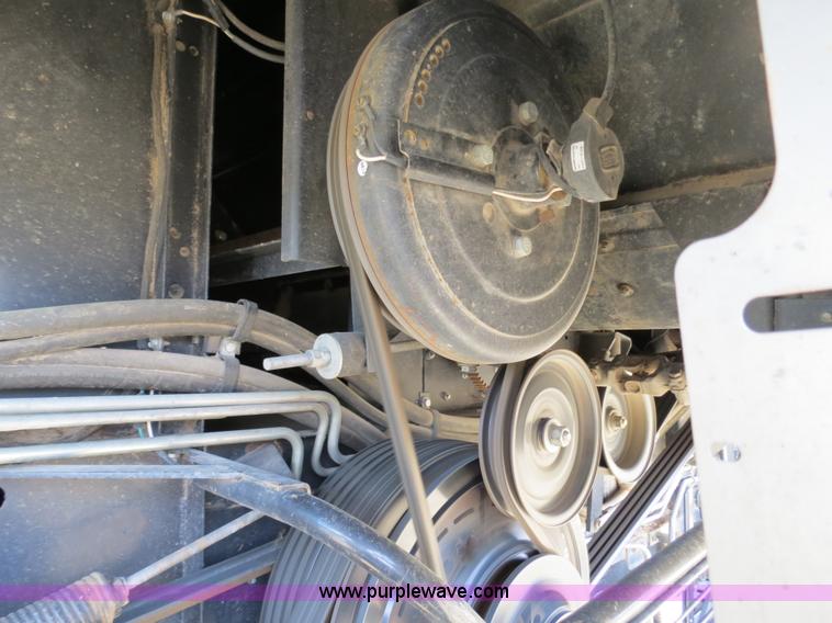 image for item A8589 1999 Gleaner R72 combine