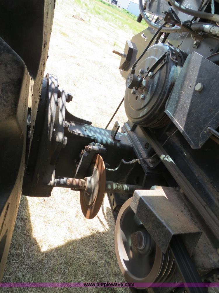 image for item A8589 1999 Gleaner R72 combine