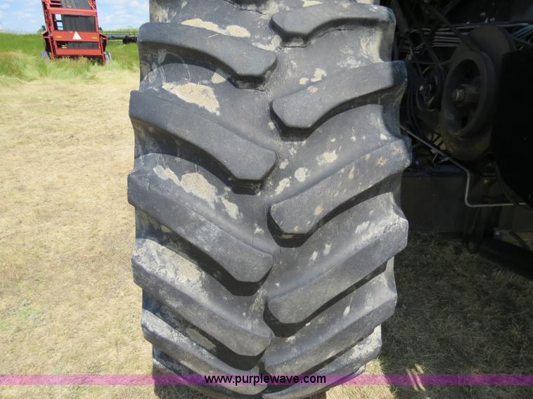 image for item A8589 1999 Gleaner R72 combine