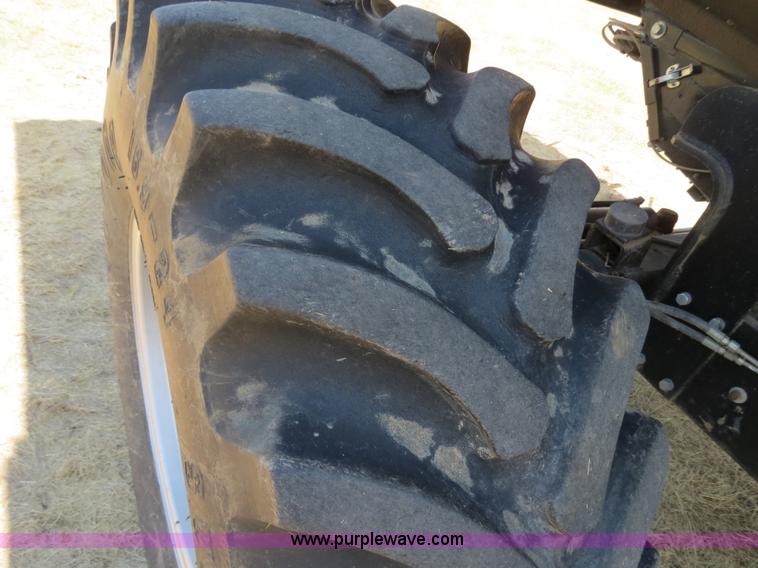 image for item A8589 1999 Gleaner R72 combine