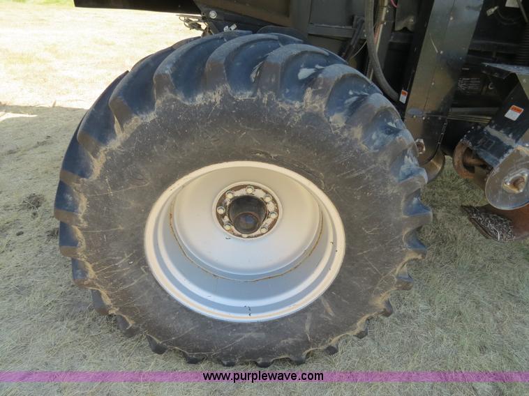 image for item A8589 1999 Gleaner R72 combine