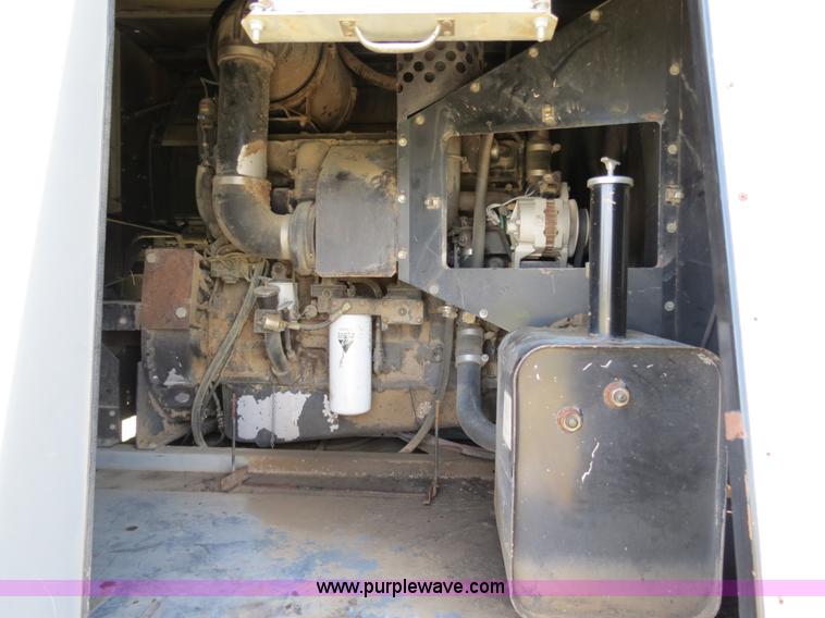 image for item A8589 1999 Gleaner R72 combine