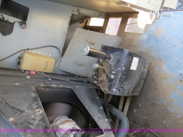 image for item A8589 1999 Gleaner R72 combine