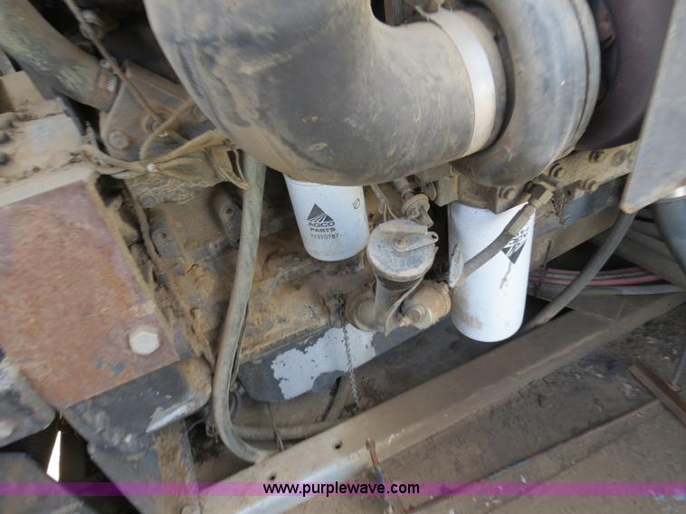 image for item A8589 1999 Gleaner R72 combine