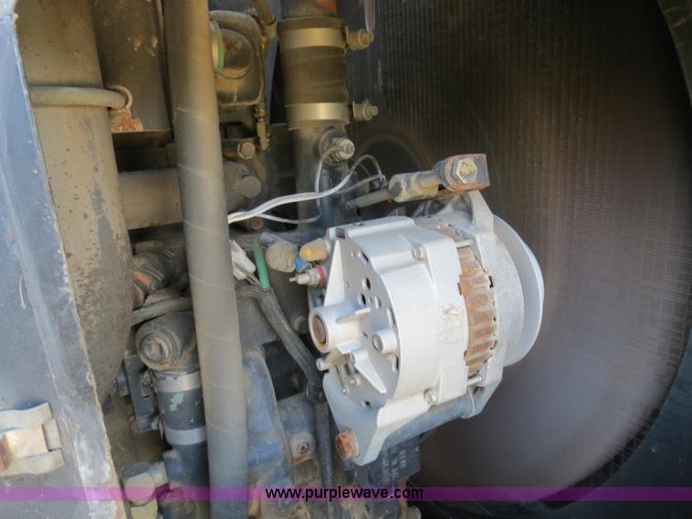 image for item A8589 1999 Gleaner R72 combine