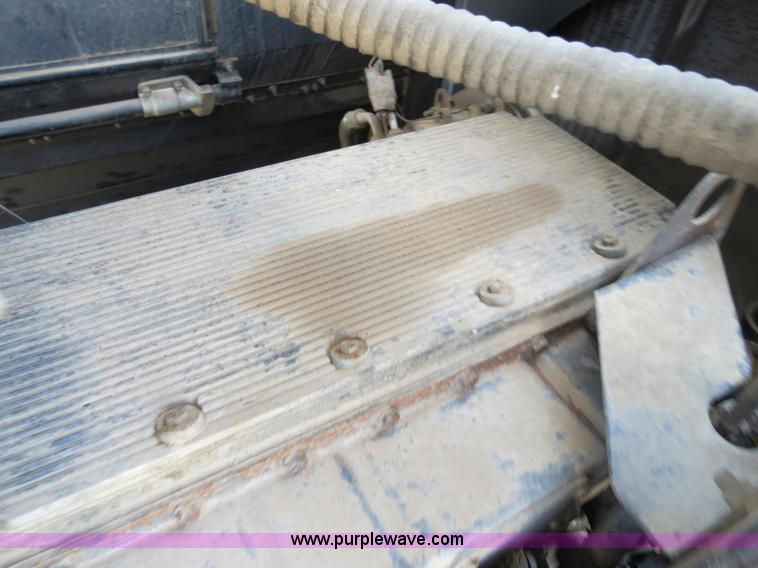 image for item A8589 1999 Gleaner R72 combine