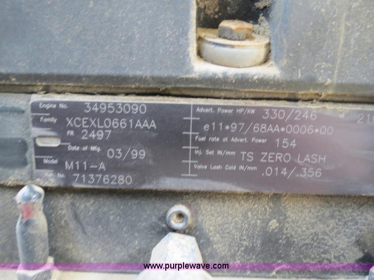 image for item A8589 1999 Gleaner R72 combine