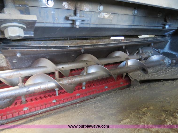 image for item A8589 1999 Gleaner R72 combine