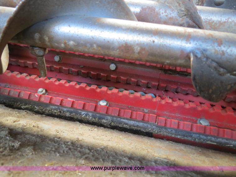 image for item A8589 1999 Gleaner R72 combine