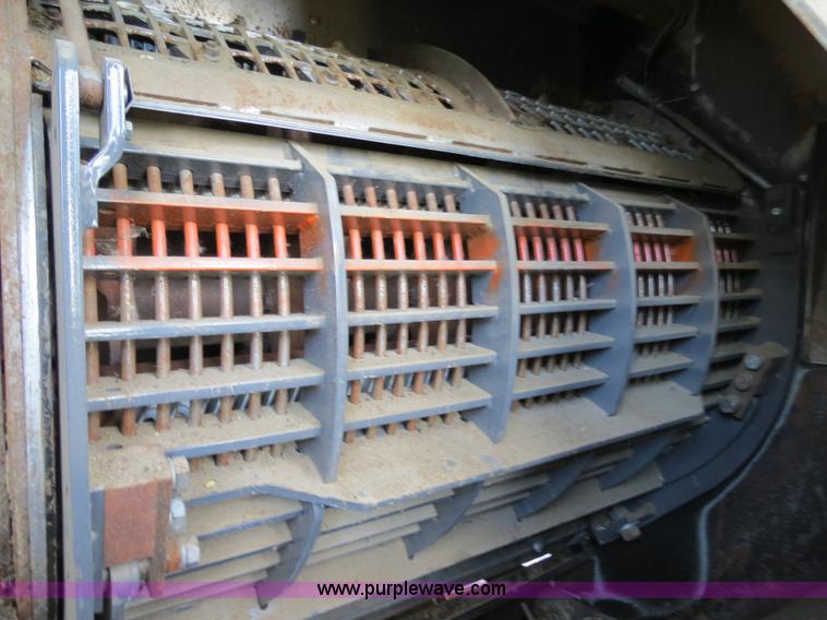 image for item A8589 1999 Gleaner R72 combine