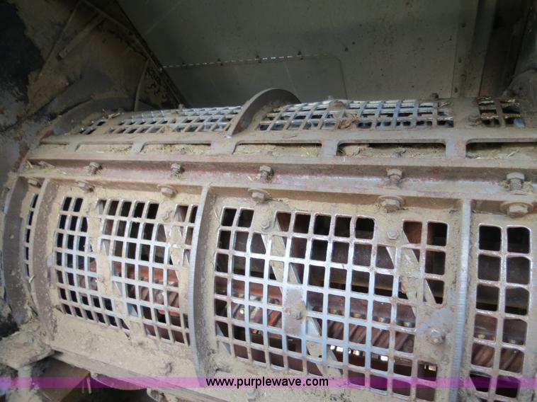 image for item A8589 1999 Gleaner R72 combine