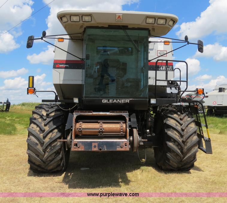 image for item A8590 2002 Gleaner R62 combine