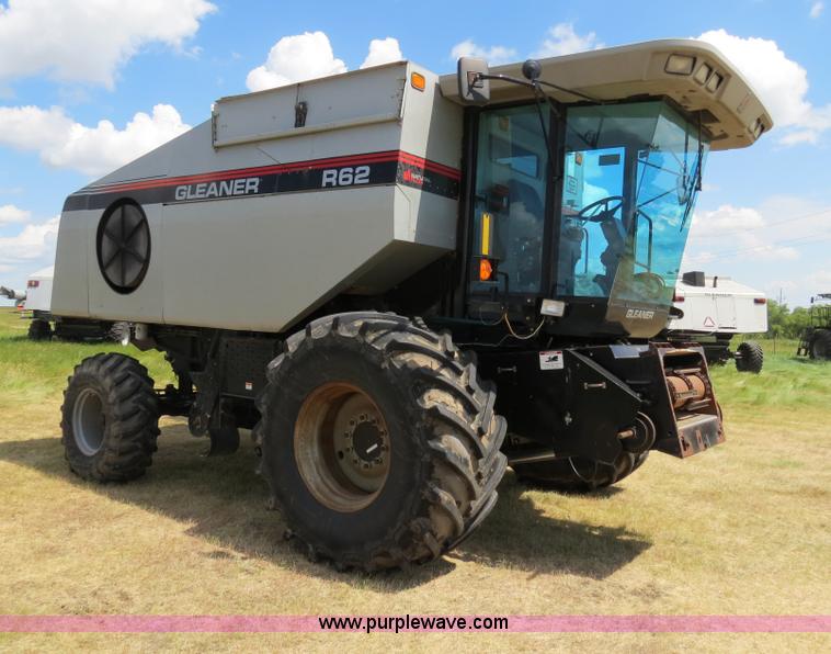 image for item A8590 2002 Gleaner R62 combine