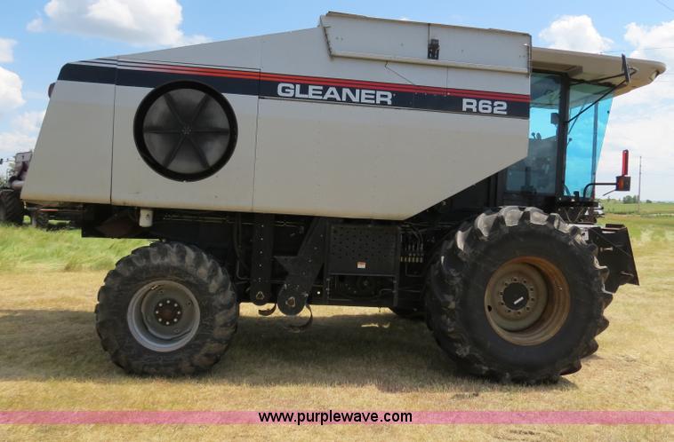 image for item A8590 2002 Gleaner R62 combine