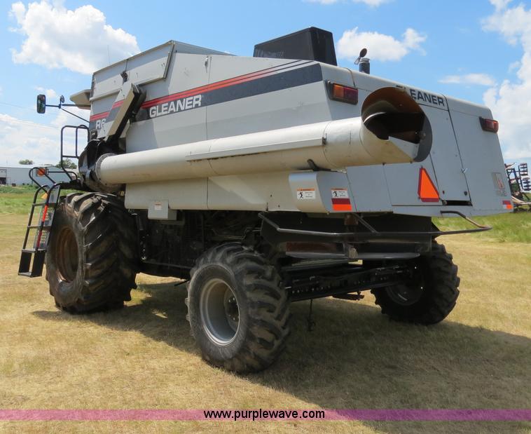 image for item A8590 2002 Gleaner R62 combine