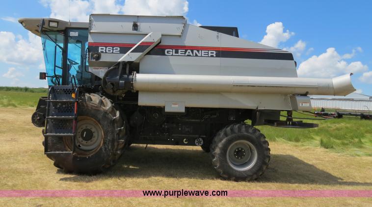 image for item A8590 2002 Gleaner R62 combine