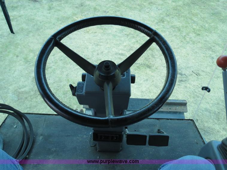 image for item A8590 2002 Gleaner R62 combine