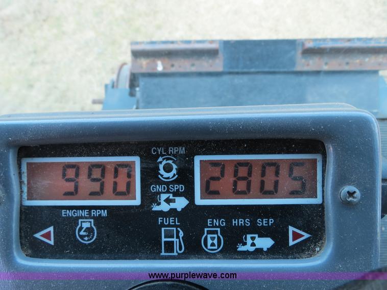 image for item A8590 2002 Gleaner R62 combine