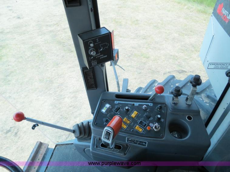 image for item A8590 2002 Gleaner R62 combine