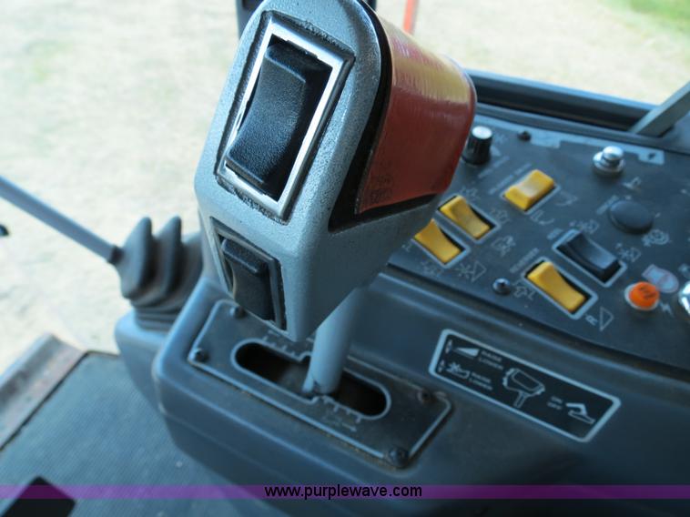 image for item A8590 2002 Gleaner R62 combine