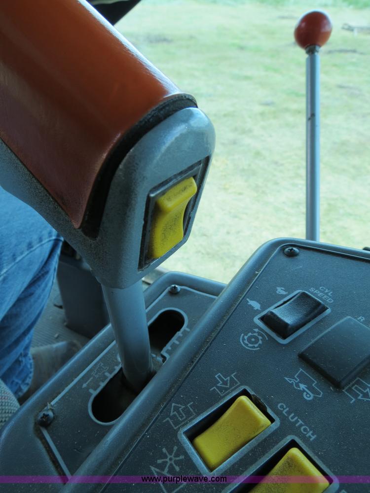 image for item A8590 2002 Gleaner R62 combine