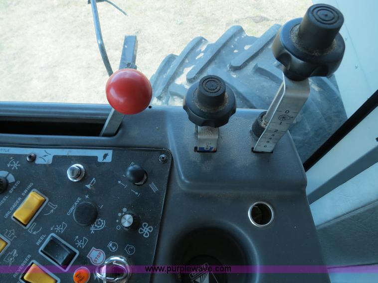 image for item A8590 2002 Gleaner R62 combine