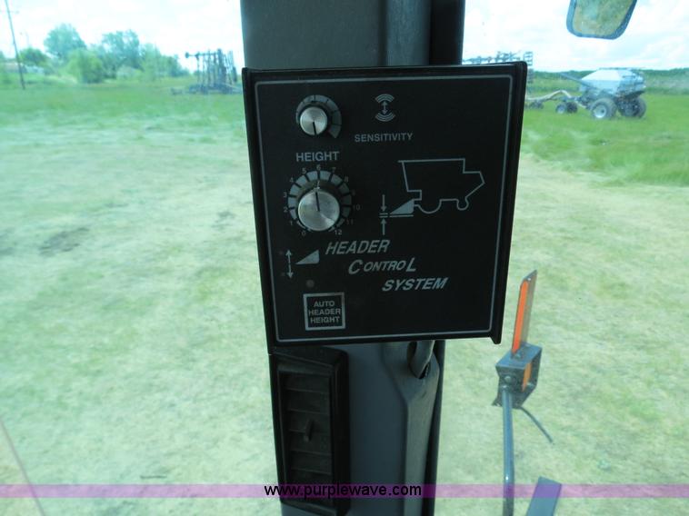 image for item A8590 2002 Gleaner R62 combine