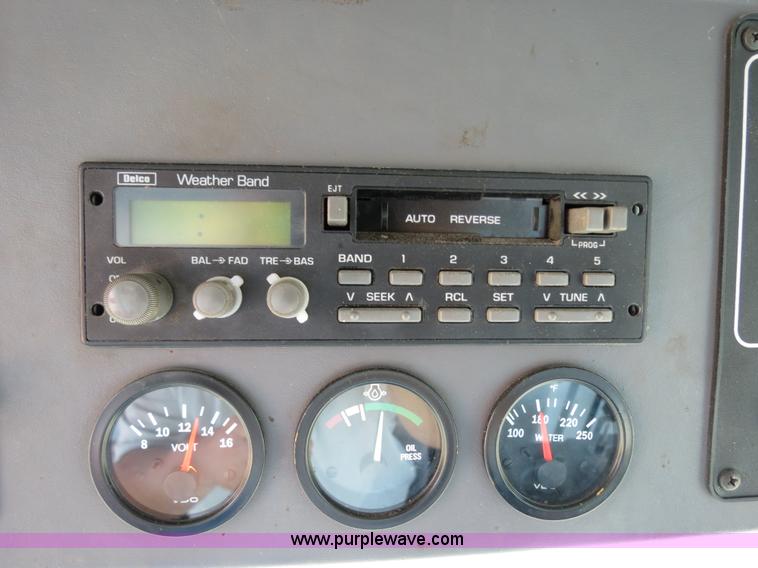 image for item A8590 2002 Gleaner R62 combine