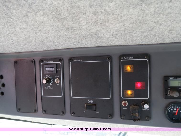 image for item A8590 2002 Gleaner R62 combine