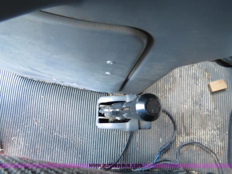 image for item A8590 2002 Gleaner R62 combine