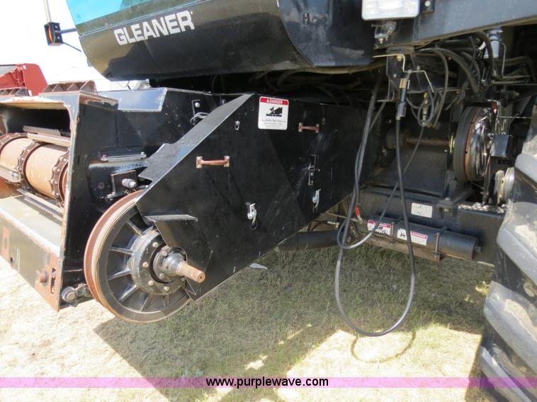 image for item A8590 2002 Gleaner R62 combine