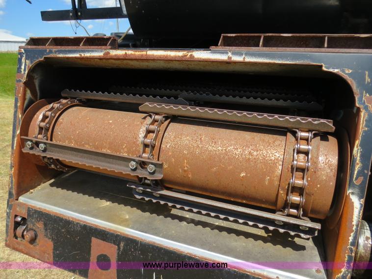 image for item A8590 2002 Gleaner R62 combine