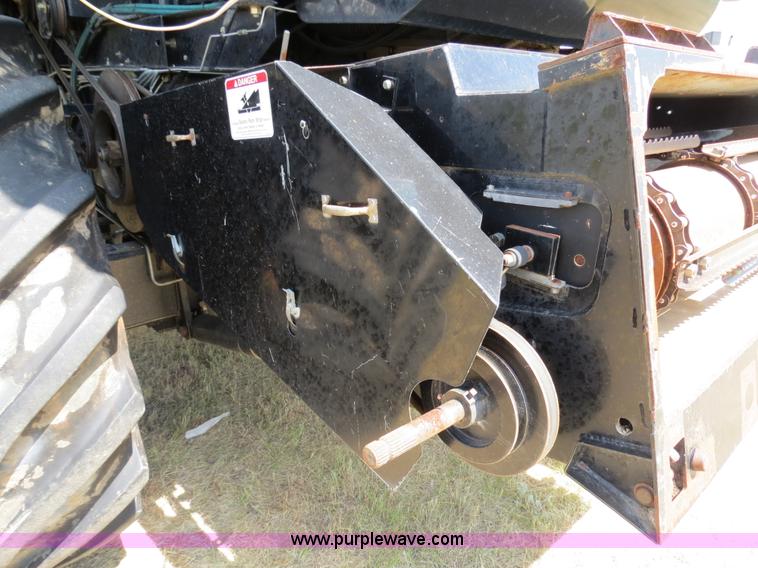 image for item A8590 2002 Gleaner R62 combine