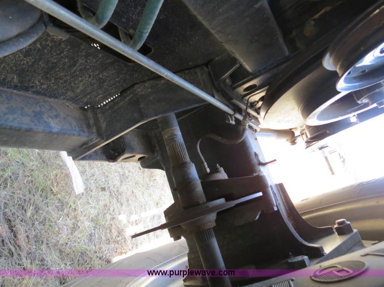 image for item A8590 2002 Gleaner R62 combine