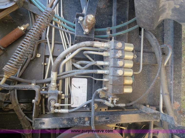 image for item A8590 2002 Gleaner R62 combine