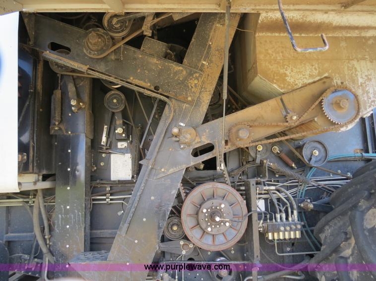 image for item A8590 2002 Gleaner R62 combine