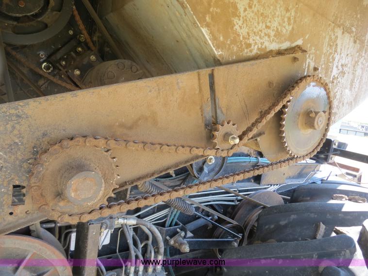 image for item A8590 2002 Gleaner R62 combine