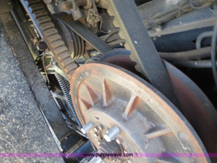 image for item A8590 2002 Gleaner R62 combine