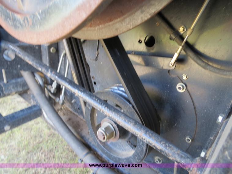 image for item A8590 2002 Gleaner R62 combine