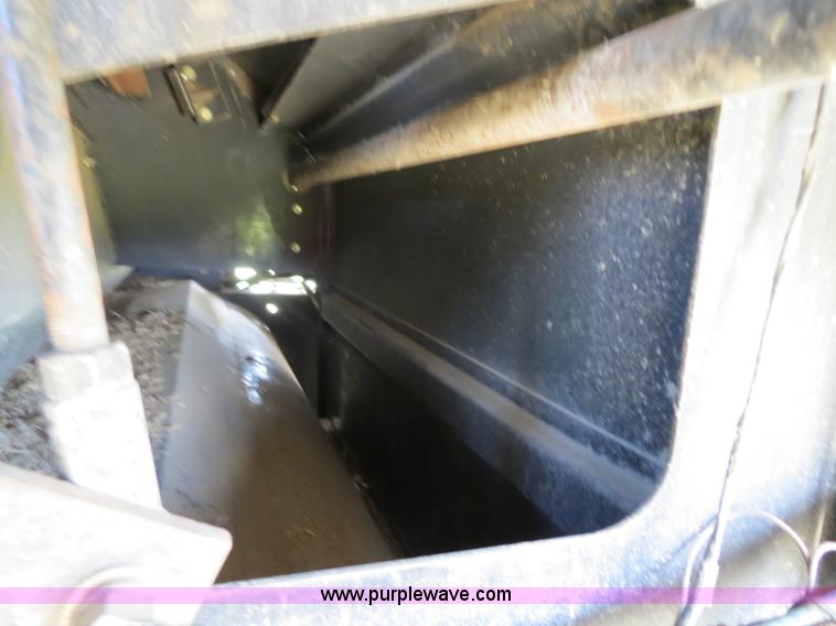 image for item A8590 2002 Gleaner R62 combine