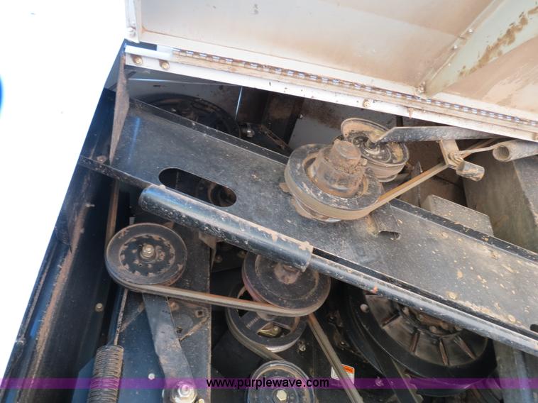 image for item A8590 2002 Gleaner R62 combine