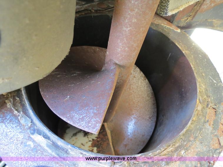 image for item A8590 2002 Gleaner R62 combine