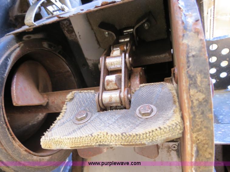 image for item A8590 2002 Gleaner R62 combine