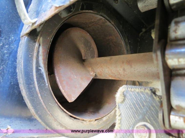 image for item A8590 2002 Gleaner R62 combine