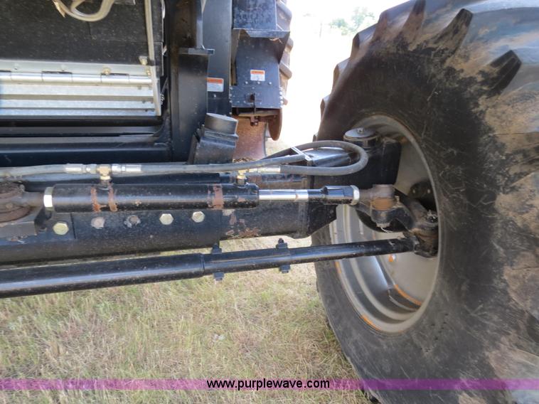 image for item A8590 2002 Gleaner R62 combine