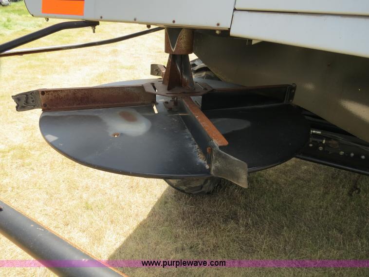 image for item A8590 2002 Gleaner R62 combine